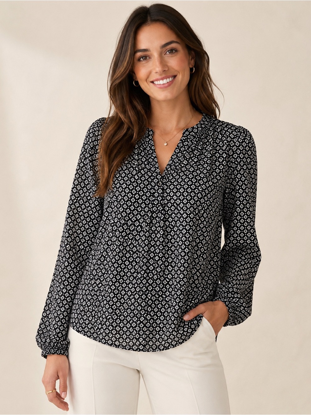 Max Studio Black and White Geometric V-Neck Blouse